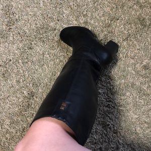 Jessica Simpson black boots